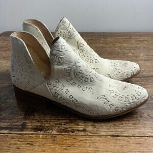 Kaanas Ivory Ankle Boots with Brown Detailing